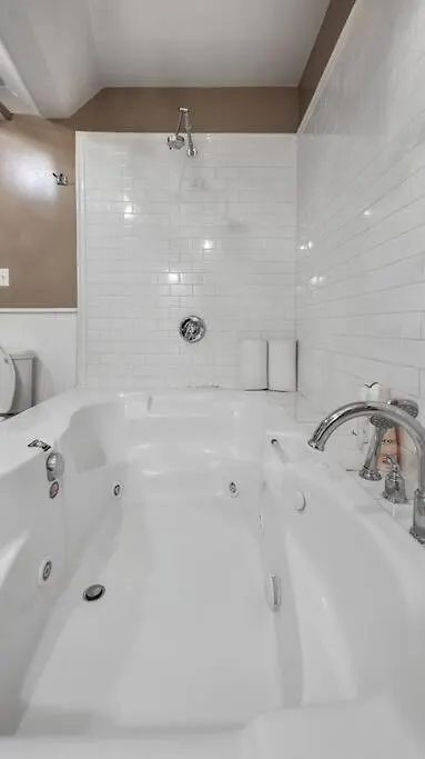 Unique, Cozy, And Spacious Basement Apt Close To Nyc Guttenberg Apartment