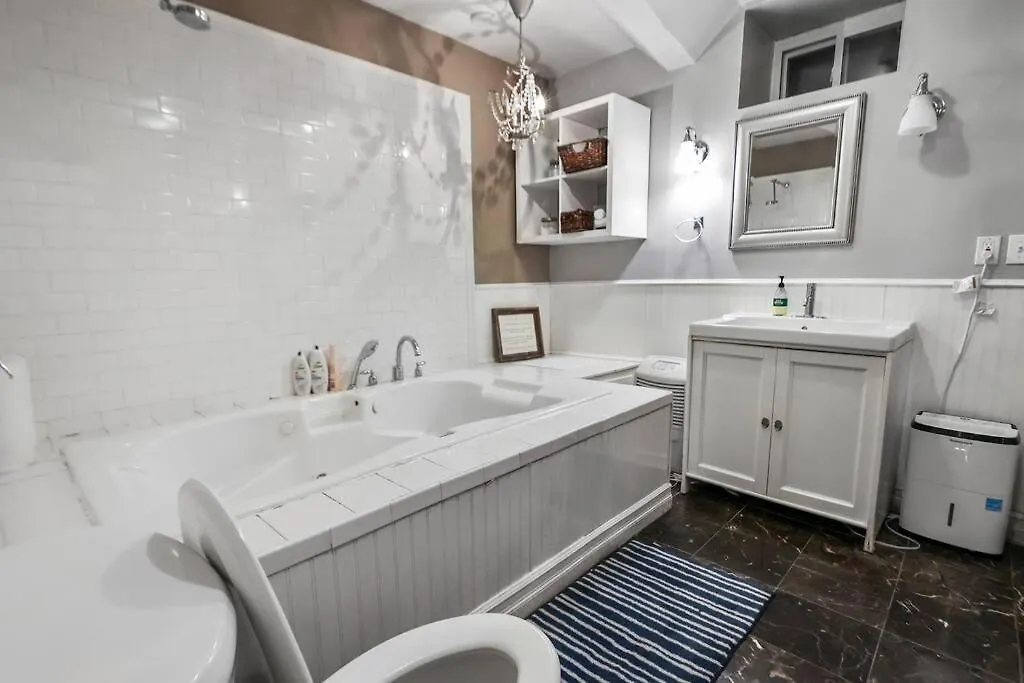 Unique, Cozy, And Spacious Basement Apt Close To Nyc Guttenberg