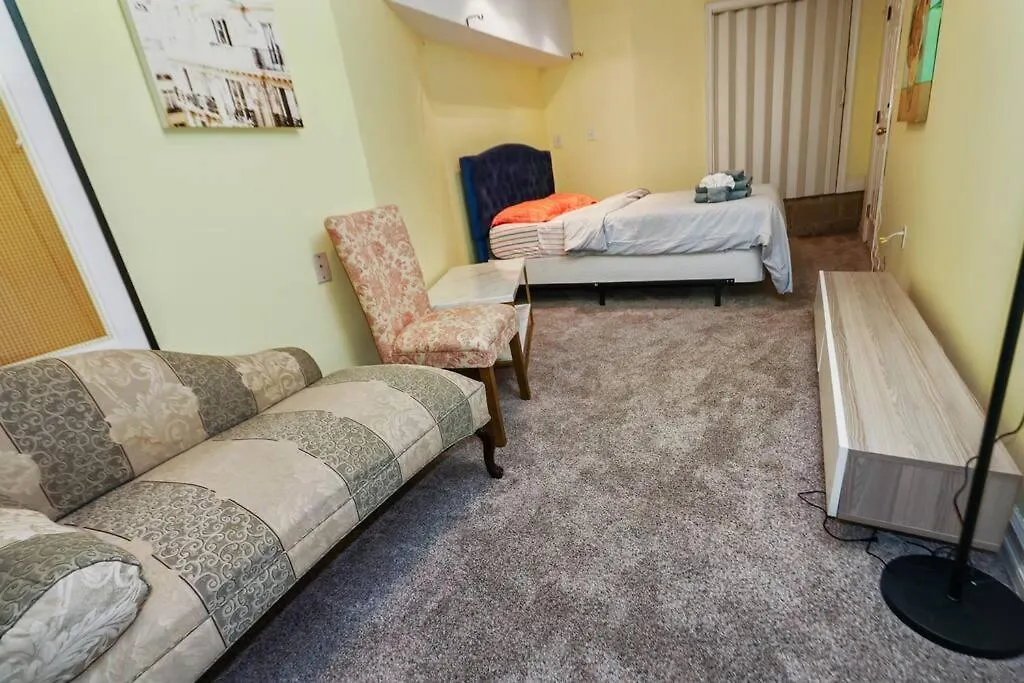 Unique, Cozy, And Spacious Basement Apt Close To Nyc Guttenberg